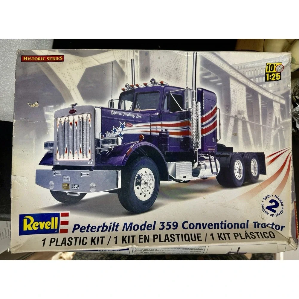 Revell Peterbilt 359 Conventional Tractor Level 4 Plastic 1:25 Model Kit, NEW